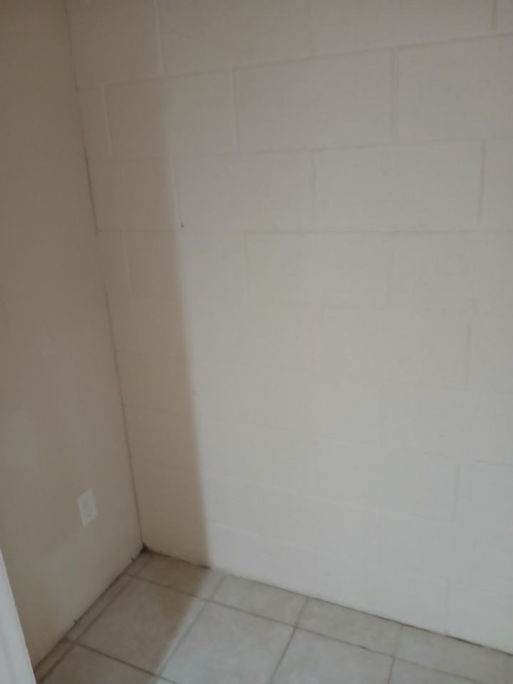 711 S Poplar St Apt C #C - Photo 7 of 13