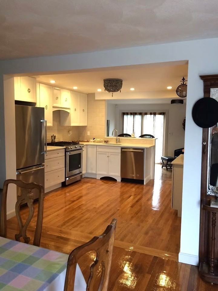 519 Bennington St - Photo 2 of 11