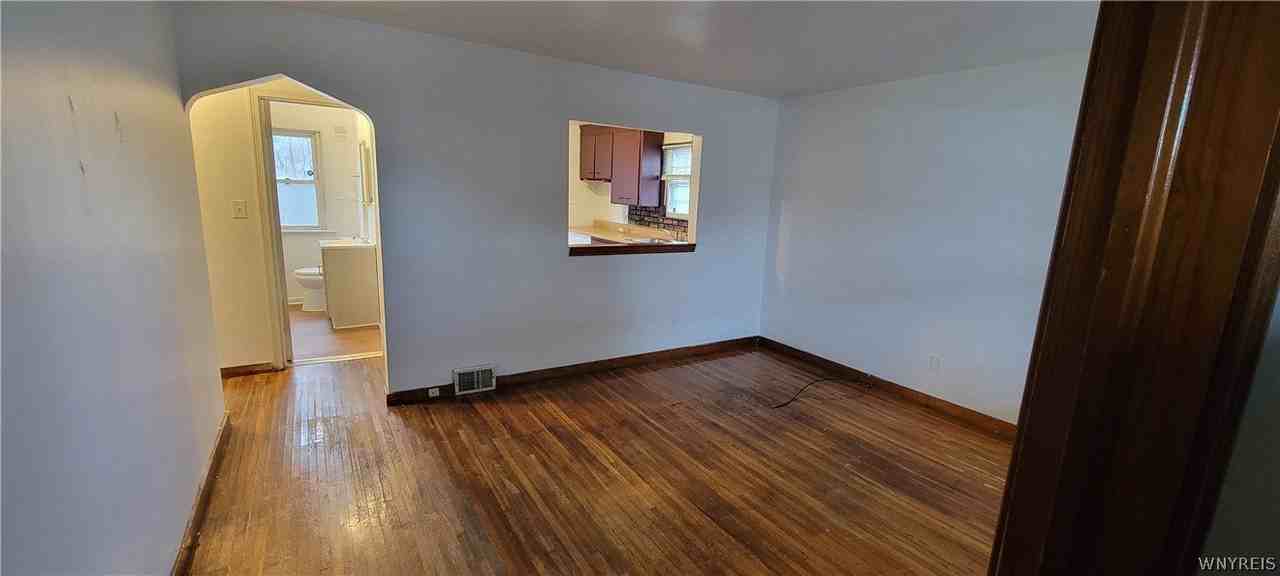 3563 Sherwood Ave - Photo 4 of 18