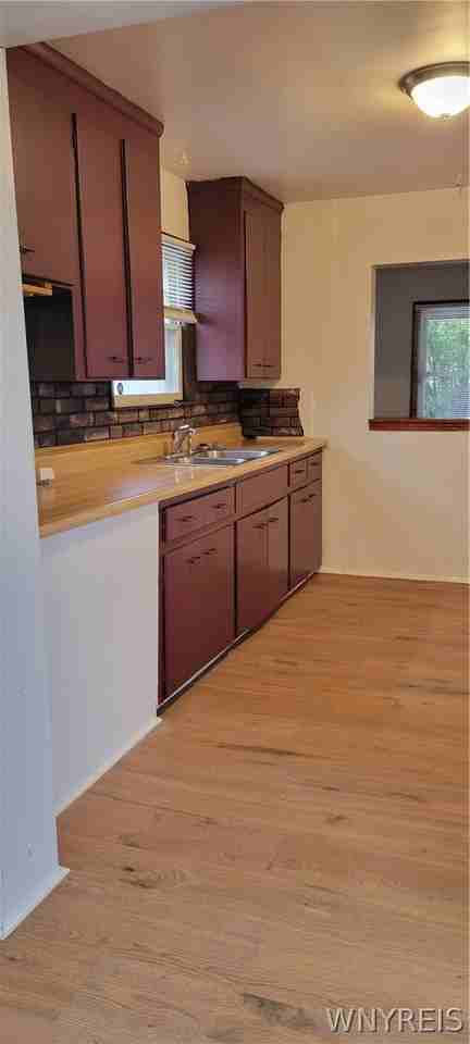 3563 Sherwood Ave - Photo 5 of 18