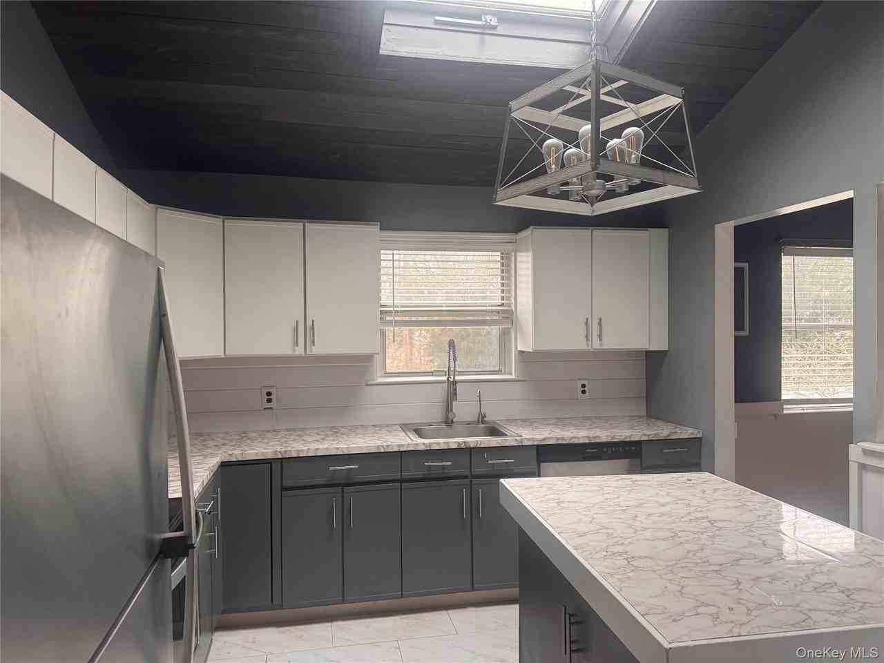 313 Oak Neck Rd - Photo 2 of 10