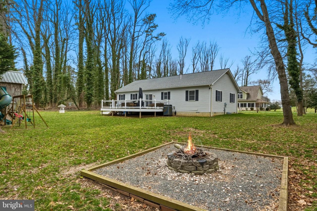 3930 Dogwood Rd - Photo 3 of 48