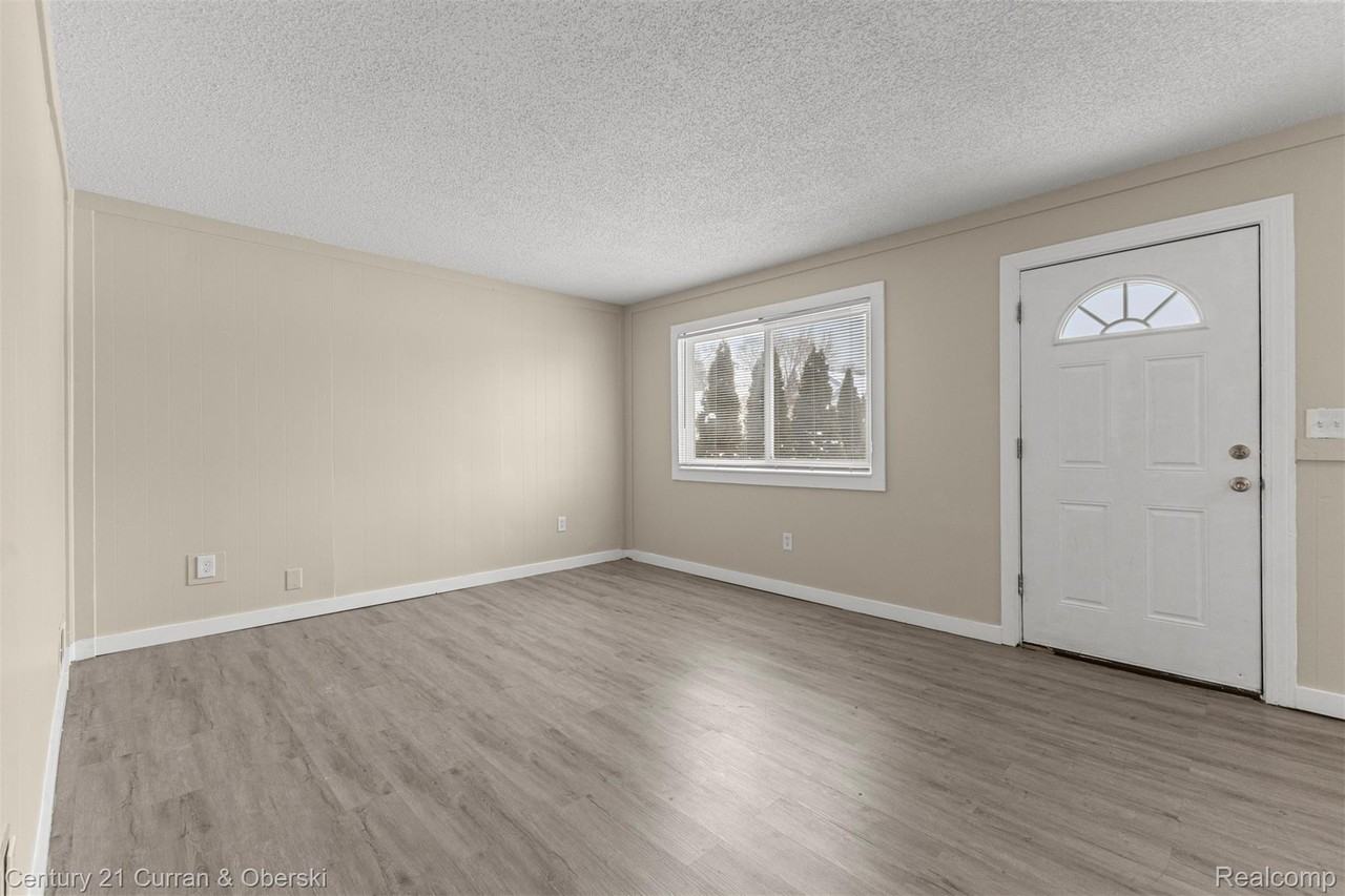 6516 Oak St - Photo 3 of 22