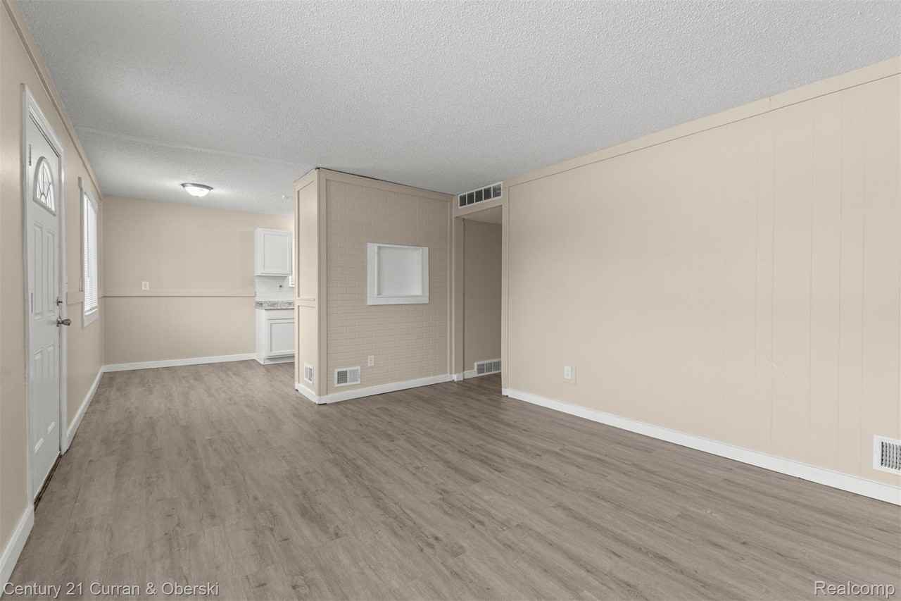 6516 Oak St - Photo 5 of 22