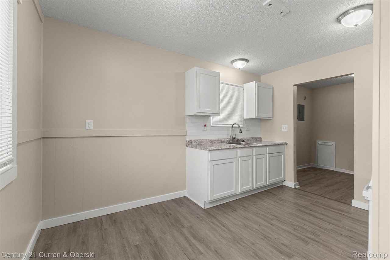 6516 Oak St - Photo 7 of 22