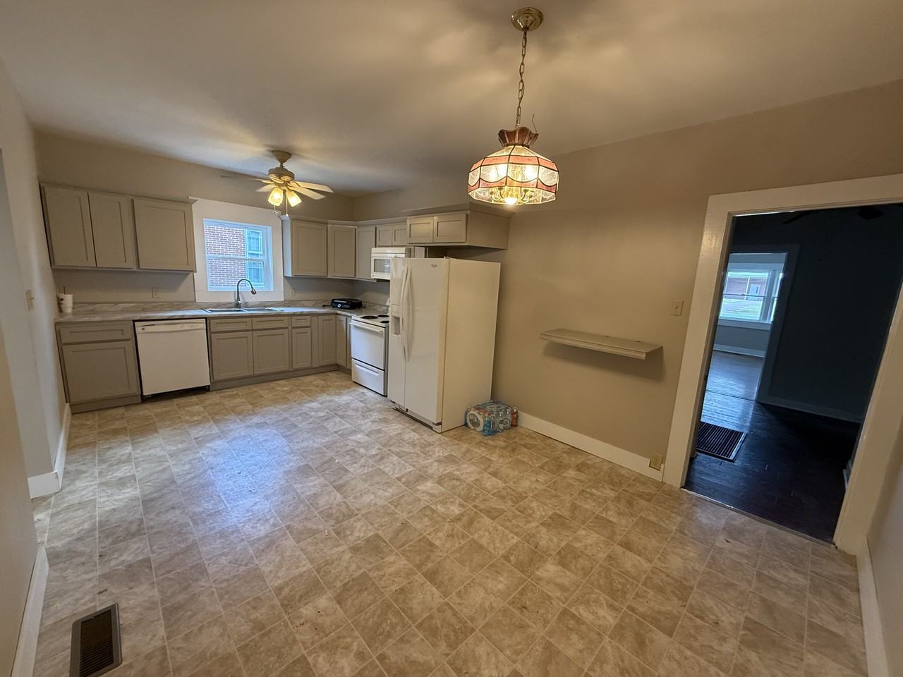 25 Woodrow Ave #25 - Photo 3 of 28