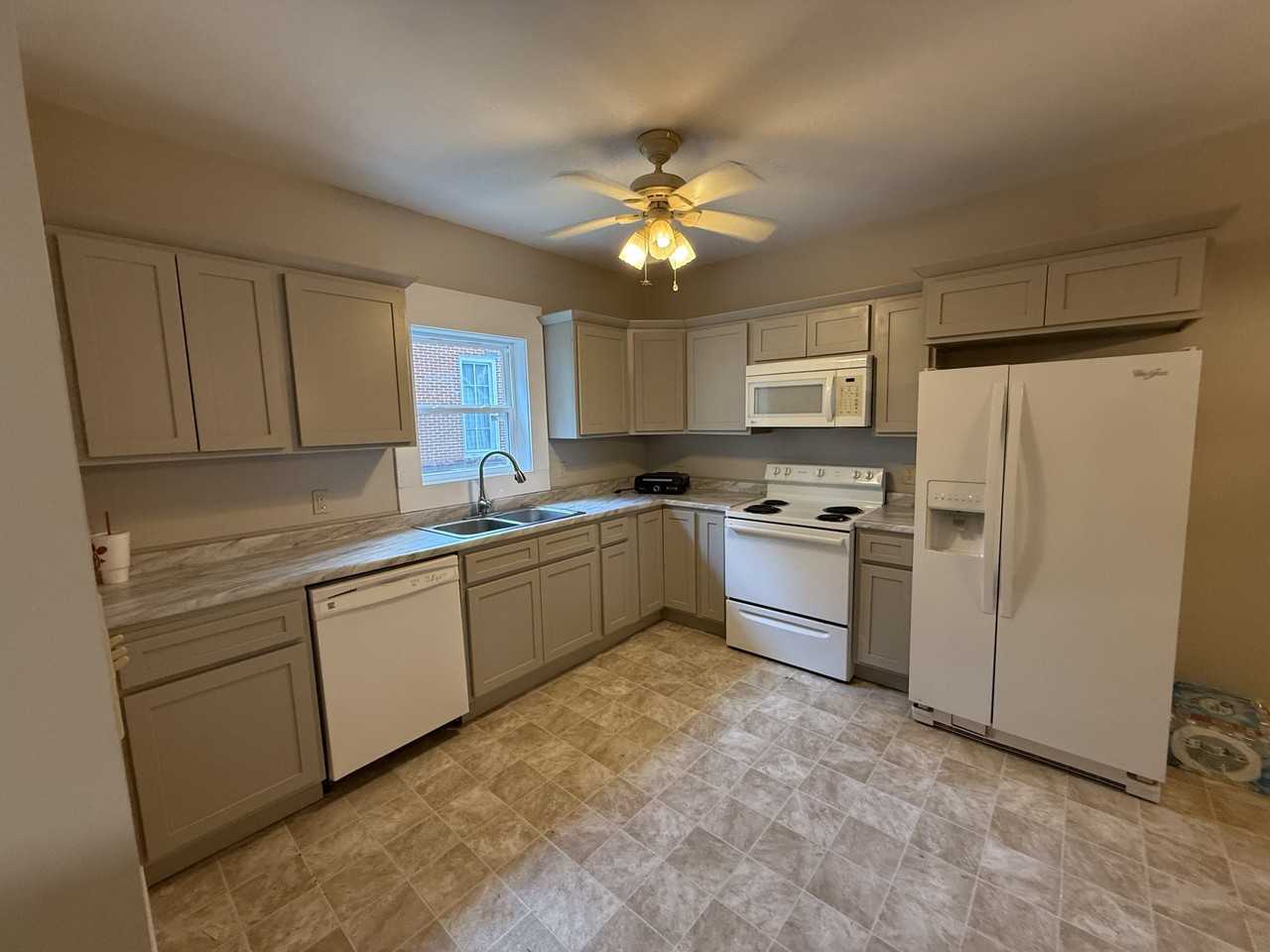 25 Woodrow Ave #25 - Photo 4 of 28