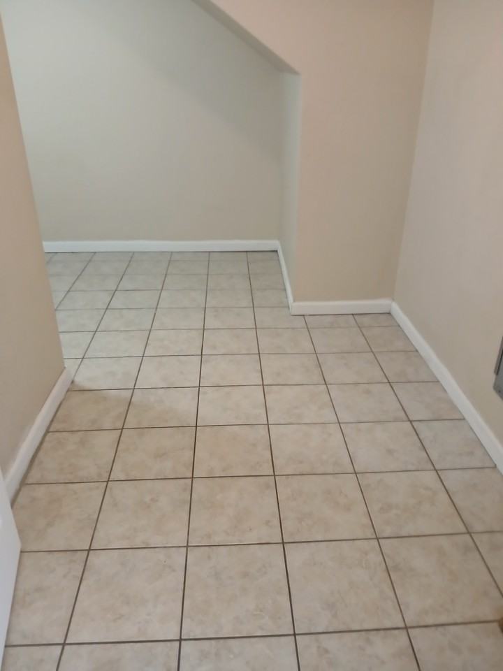 510 S Poplar St Apt 3 #3 - Photo 2 of 17