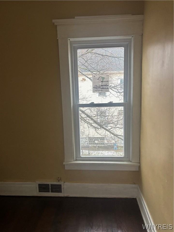 28 Lonsdale Rd - Photo 6 of 9