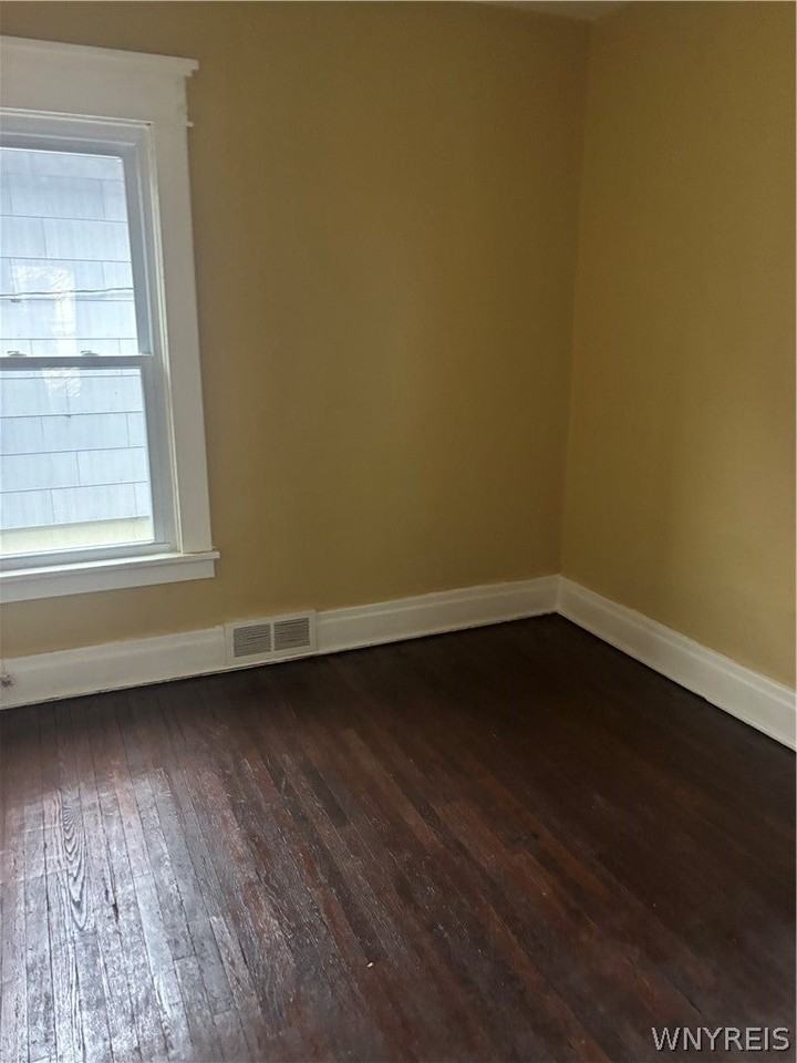 28 Lonsdale Rd - Photo 7 of 9