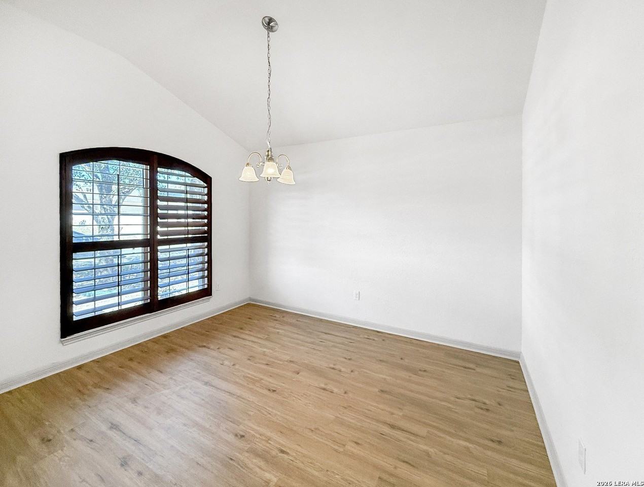 9566 Everton - Photo 2 of 30