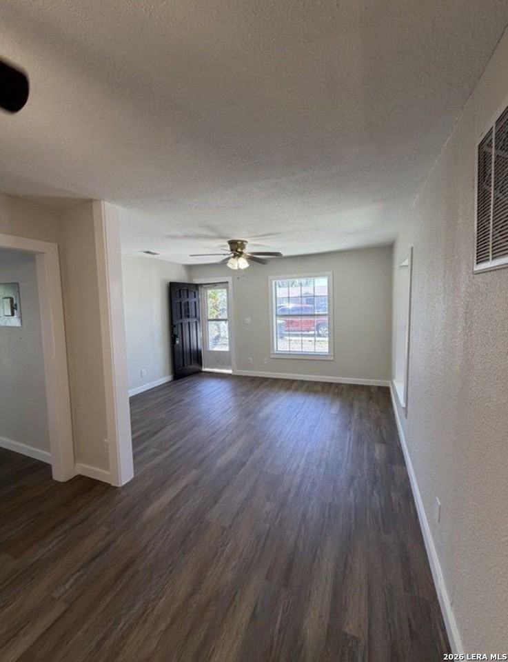 607 Brunswick Blvd - Photo 2 of 17