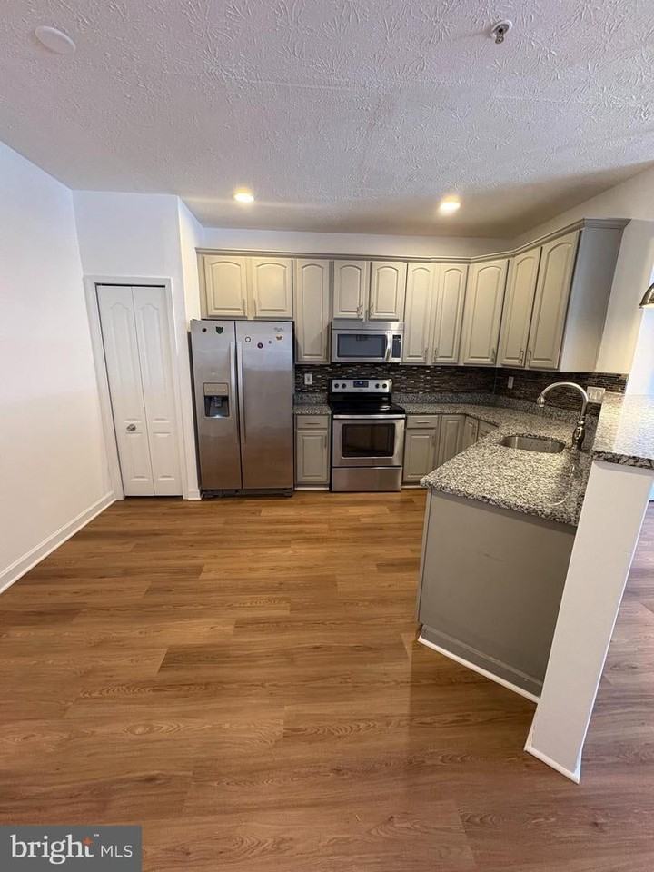 4008 Enders Ln - Photo 4 of 15