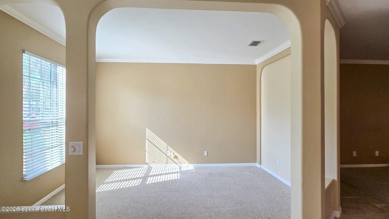 1831 Barrington Cir - Photo 3 of 28