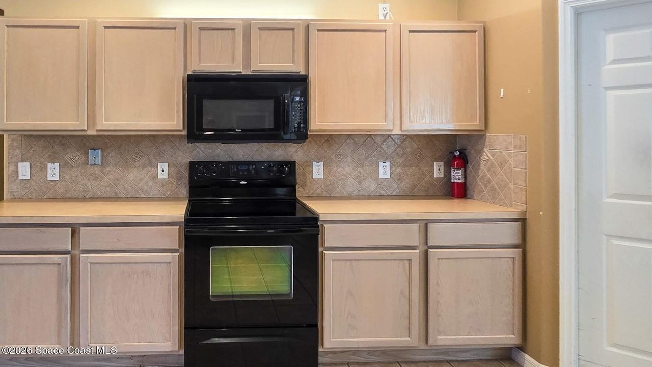 1831 Barrington Cir - Photo 6 of 28