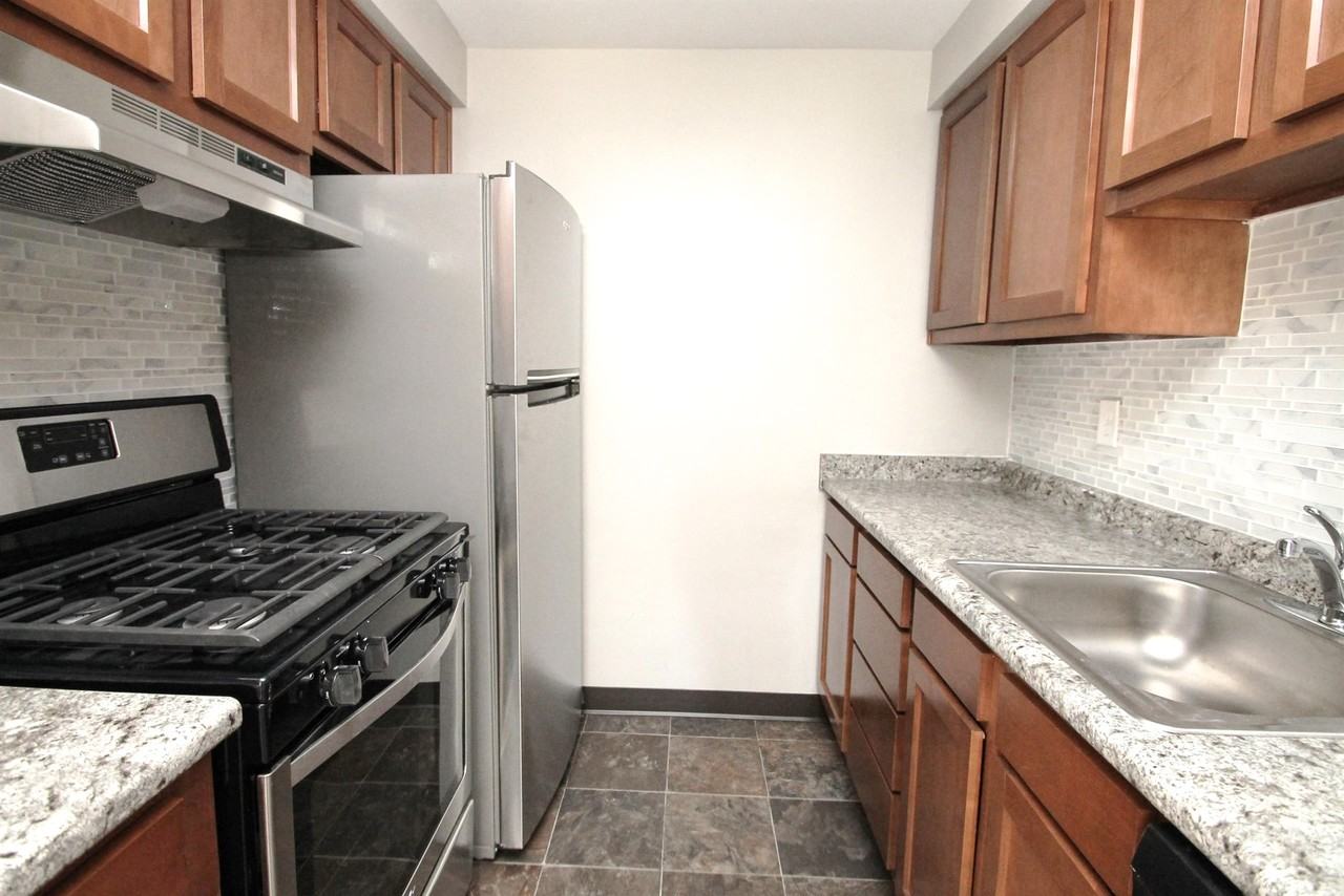 5560 LIBRARY ROADAPARTMENT 202 #5560-202 - Photo 4 of 10