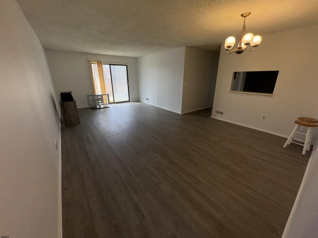 75 Liberty Ct - Photo 4 of 18