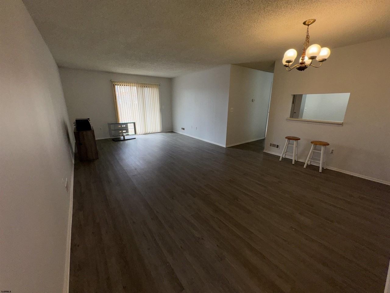 75 Liberty Ct - Photo 7 of 18