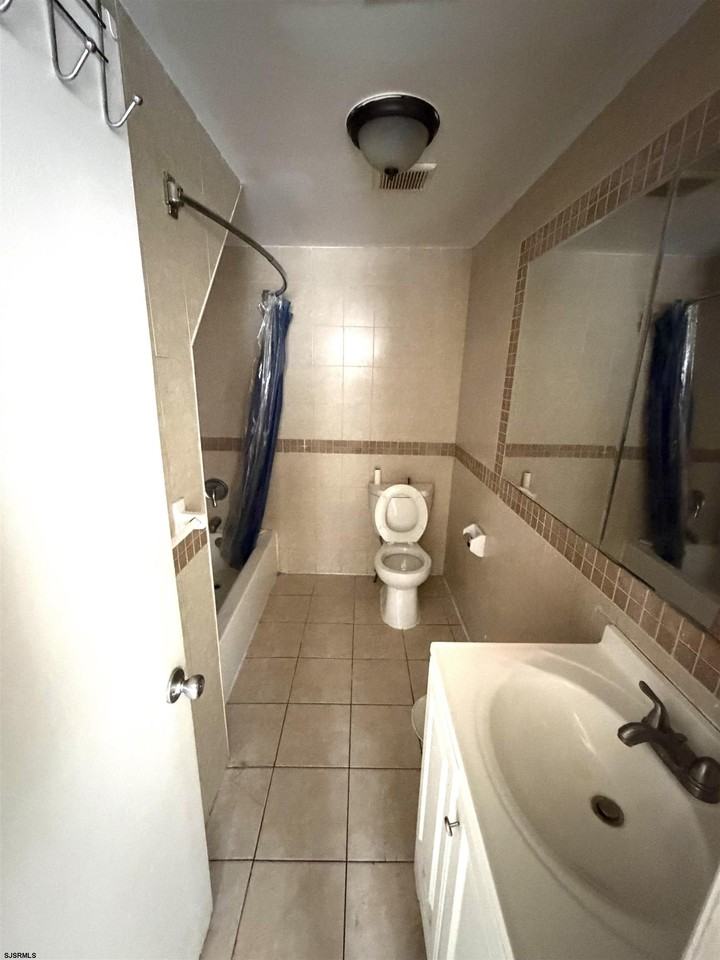 519 N Indiana Ave - Photo 3 of 10