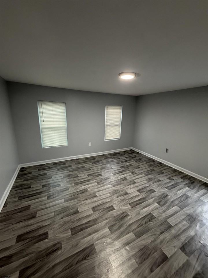 519 N Indiana Ave - Photo 5 of 10