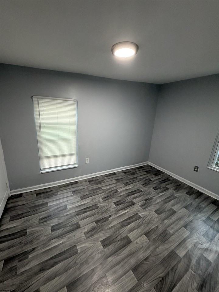 519 N Indiana Ave - Photo 6 of 10