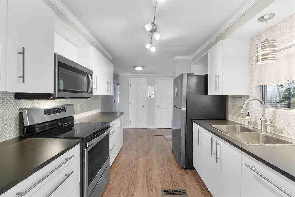 2879 Sw 58th Ct - Photo 2 of 25