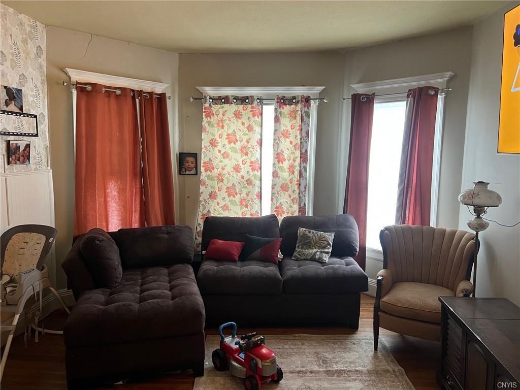 100 Clinton Pl - Photo 4 of 27