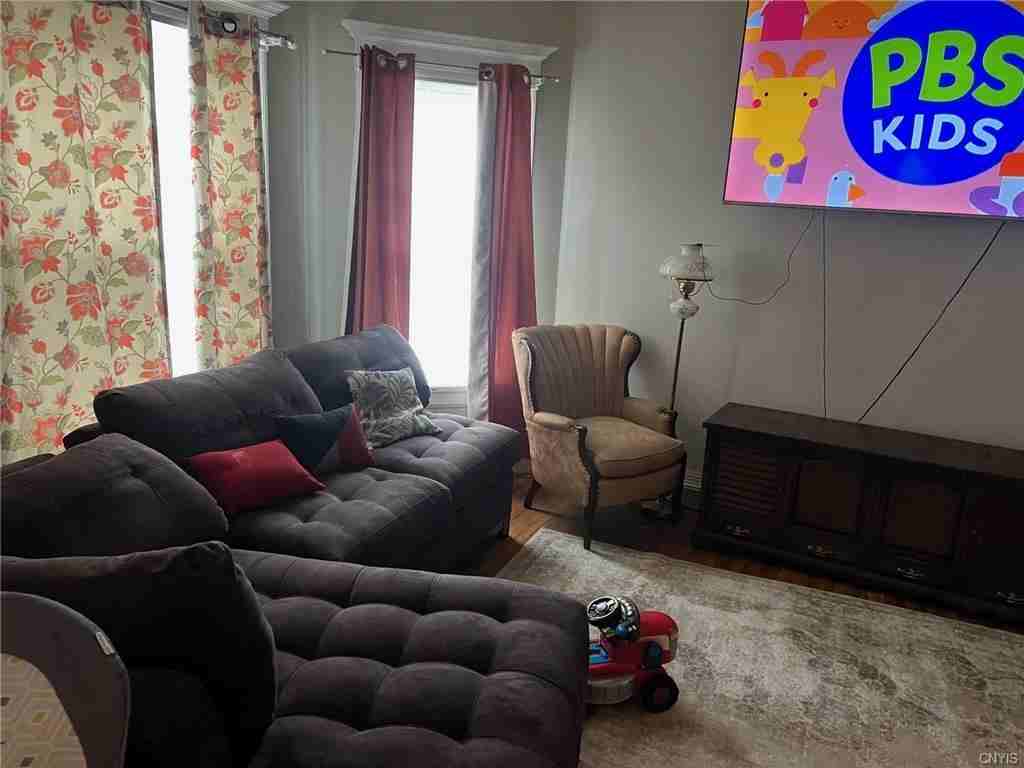 100 Clinton Pl - Photo 5 of 27