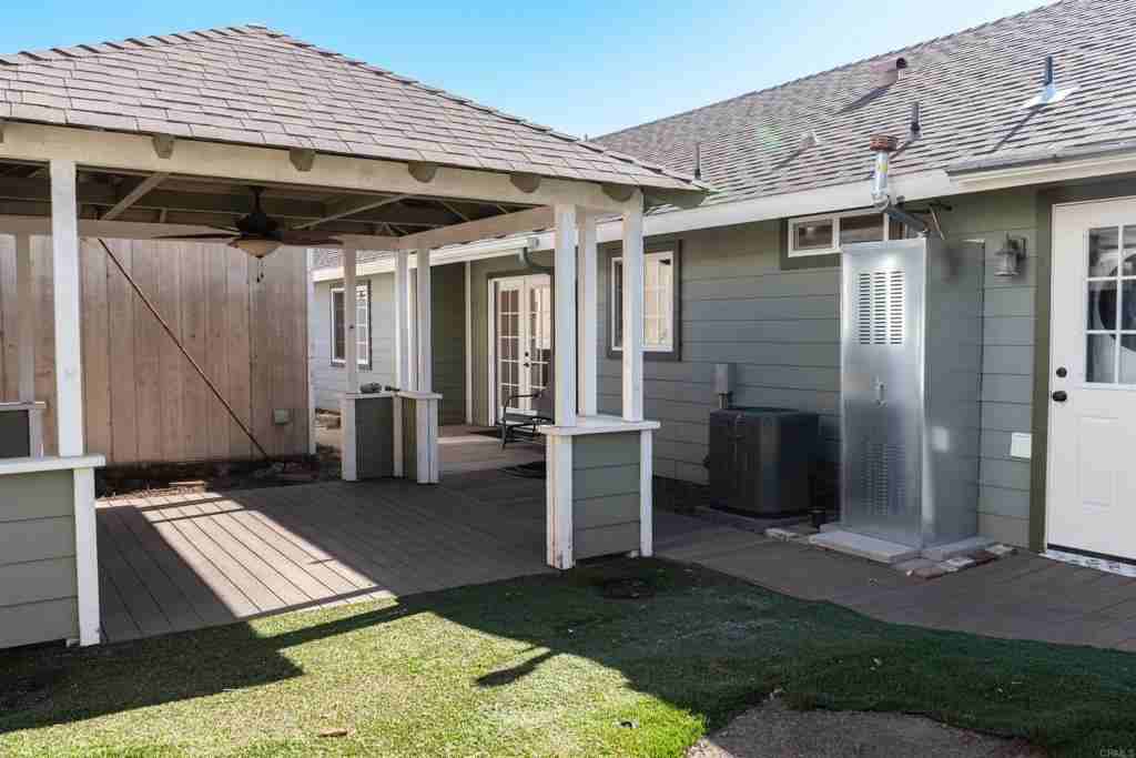 639 1st Ave - Photo 4 of 17