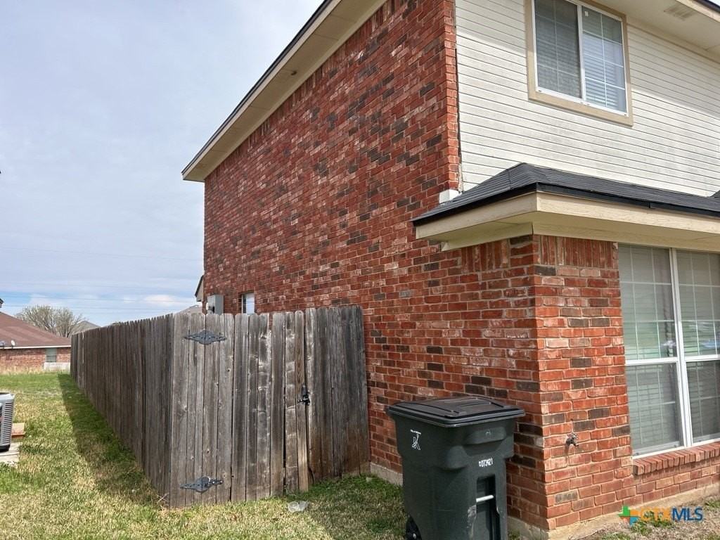 2709 Vernice Loop Apt B - Photo 3 of 15