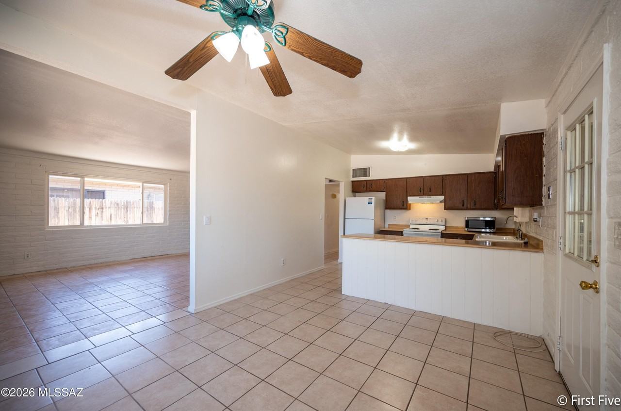 802 E Graybill Dr Unit 1 - Photo 3 of 24