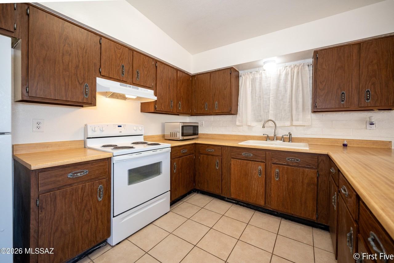 802 E Graybill Dr Unit 1 - Photo 4 of 24