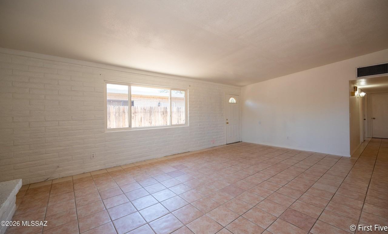 802 E Graybill Dr Unit 1 - Photo 7 of 24