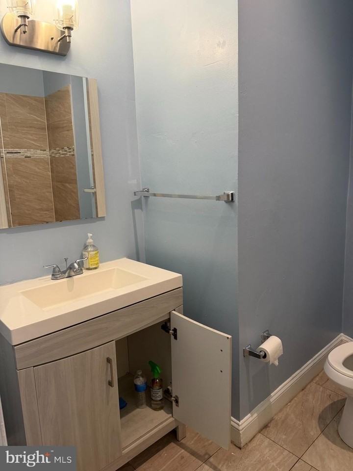 1821 N Capitol St Ne Apt 2 - Photo 2 of 6