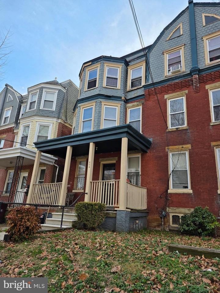 604 W 20th St Apt 2 - Photo 2 of 11