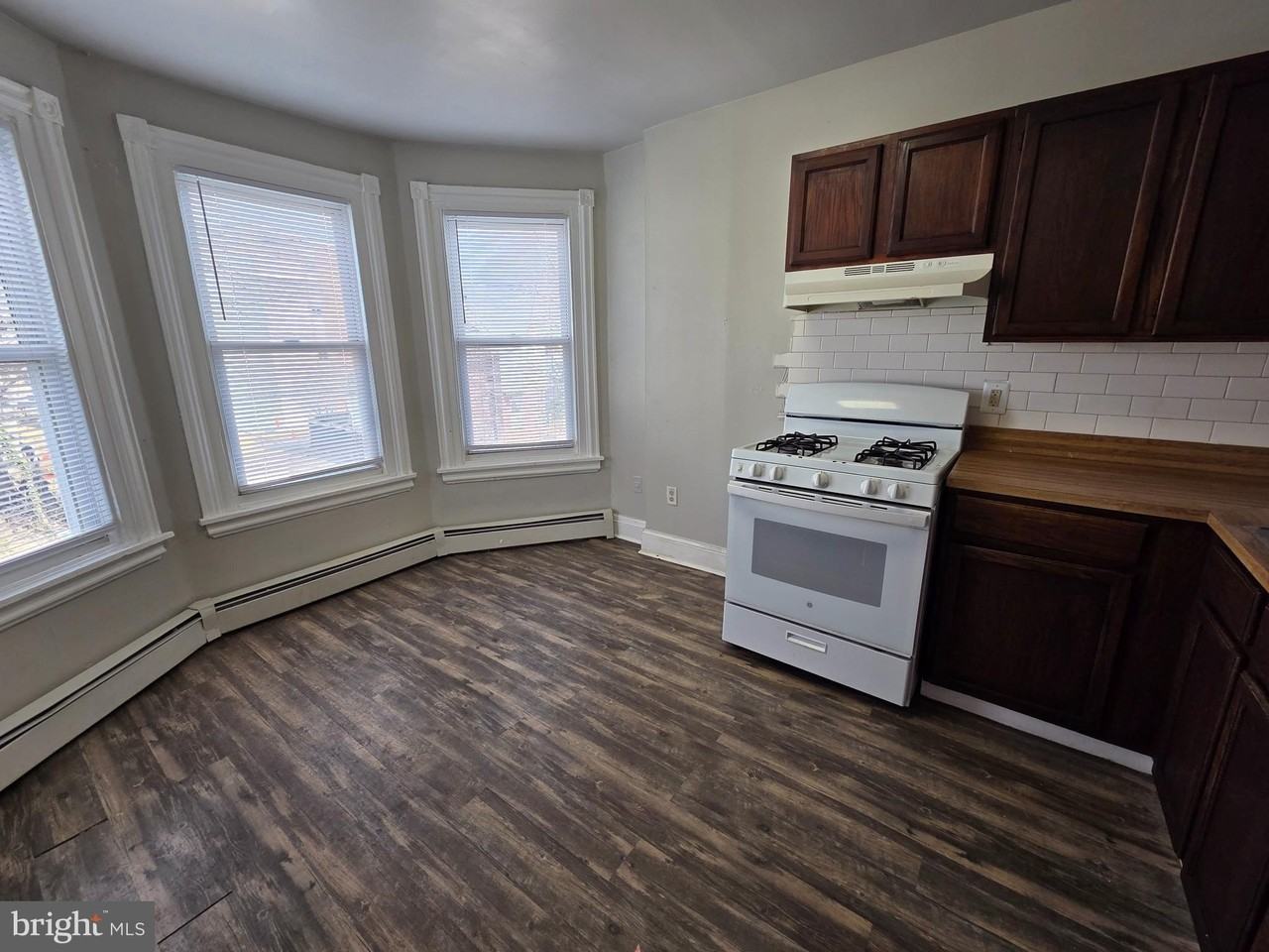 604 W 20th St Apt 2 - Photo 5 of 11