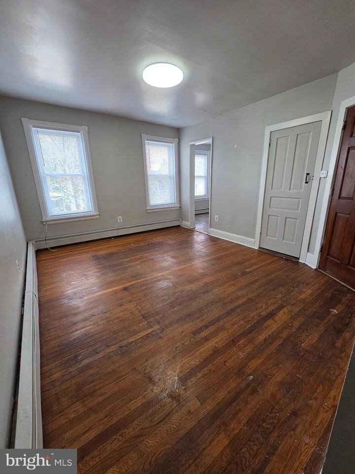 604 W 20th St Apt 2 - Photo 7 of 11