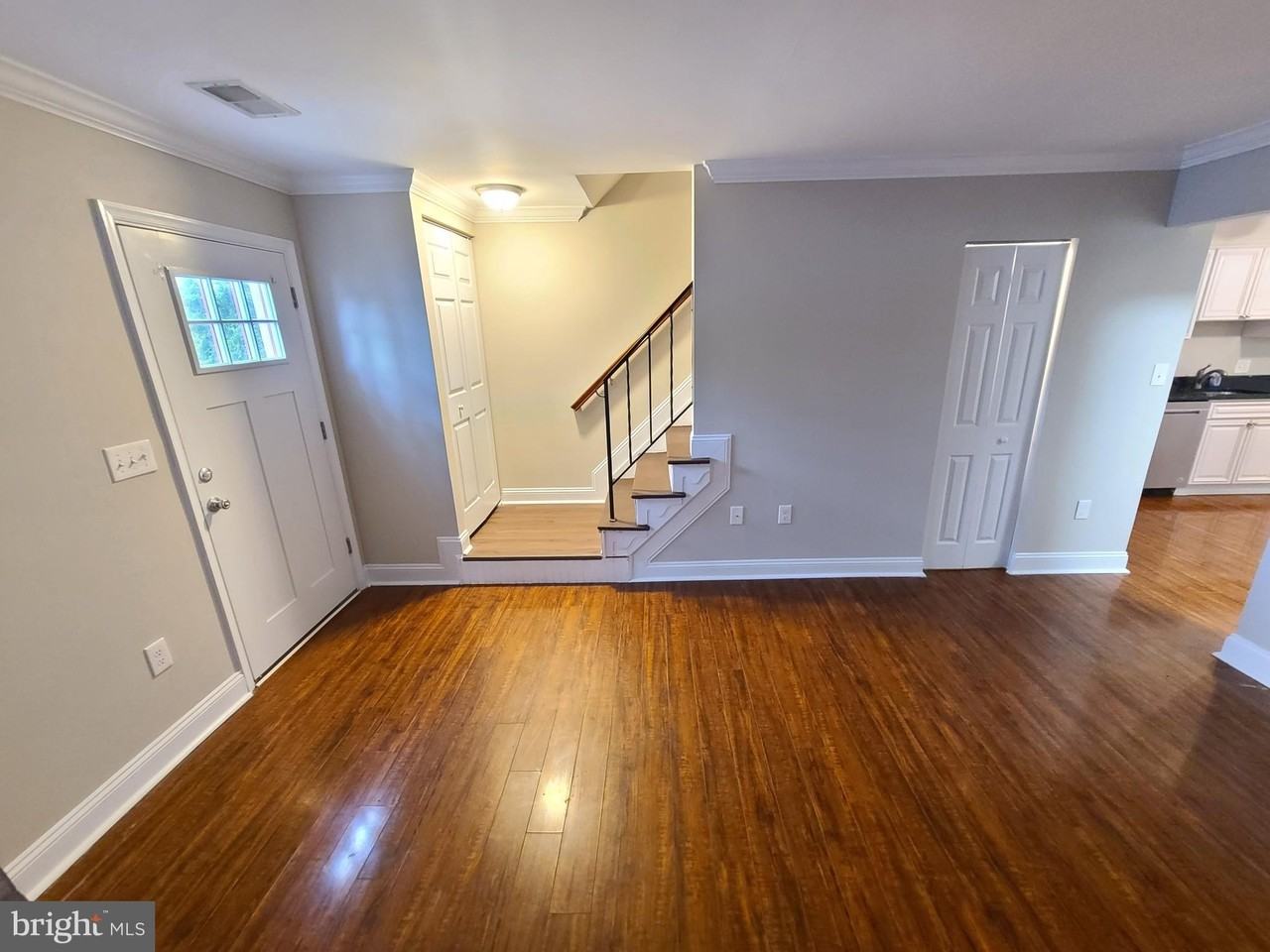 564 Lancaster Pl - Photo 5 of 34