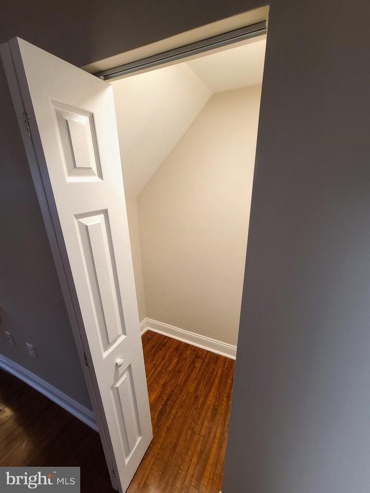 564 Lancaster Pl - Photo 6 of 34