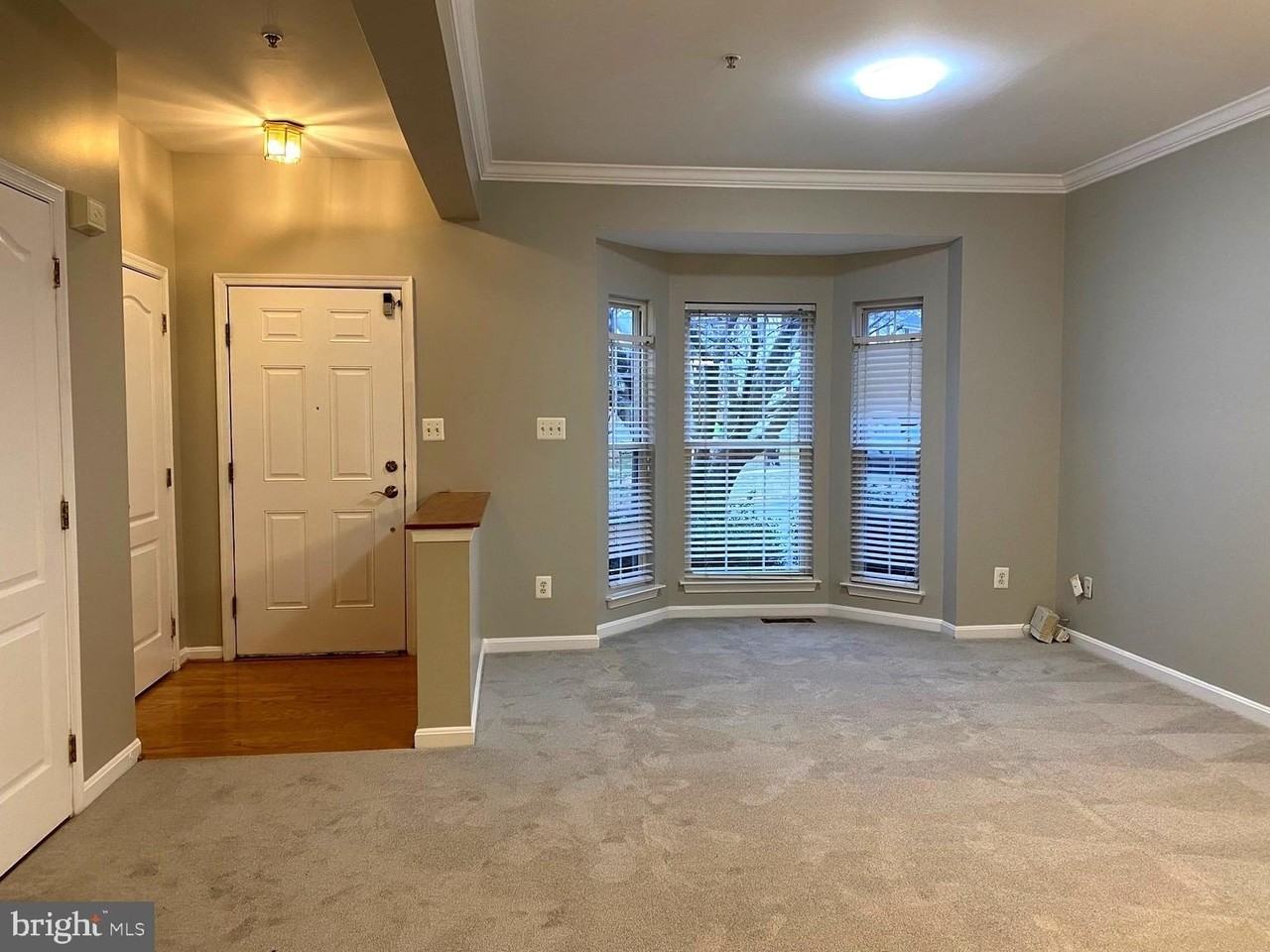 569 Kirkcaldy Way - Photo 3 of 33