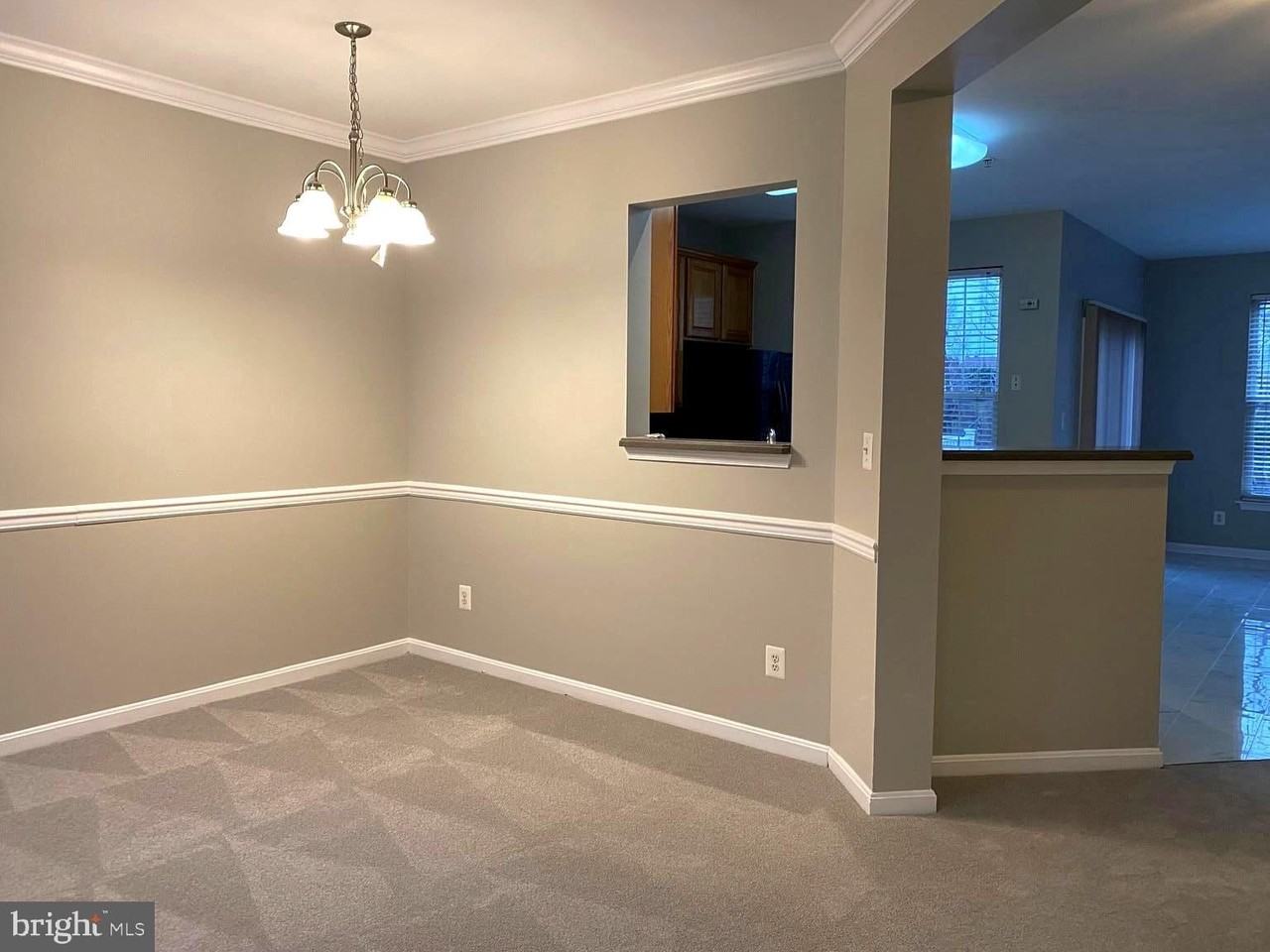 569 Kirkcaldy Way - Photo 7 of 33