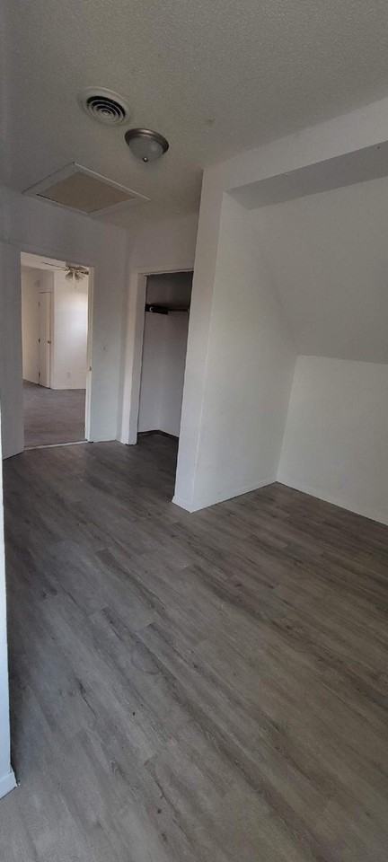 941 W 8th St #1 - Photo 2 of 10