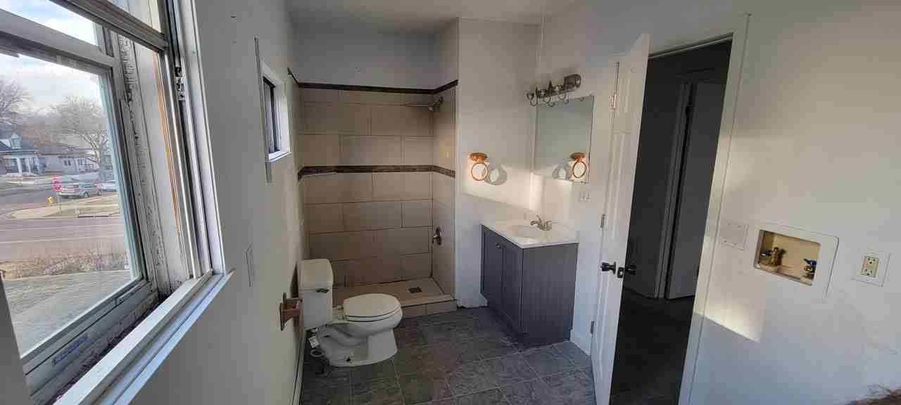 941 W 8th St #1 - Photo 5 of 10