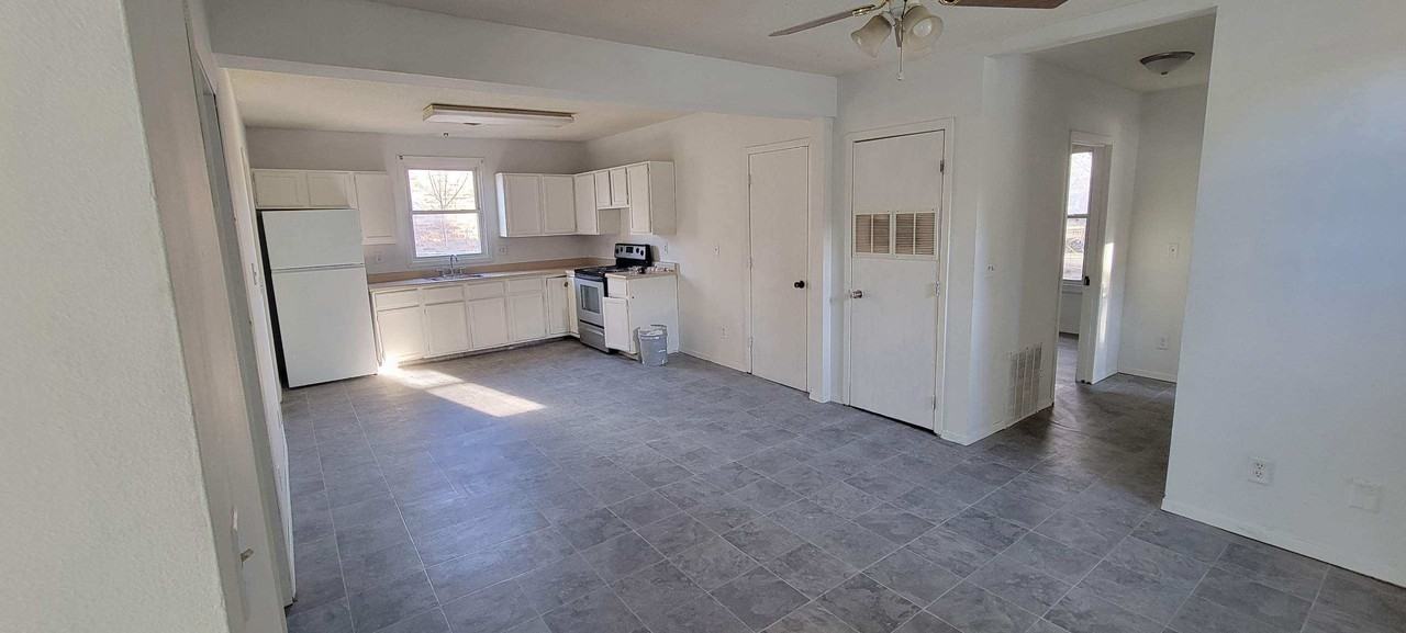 941 W 8th St #1 - Photo 7 of 10