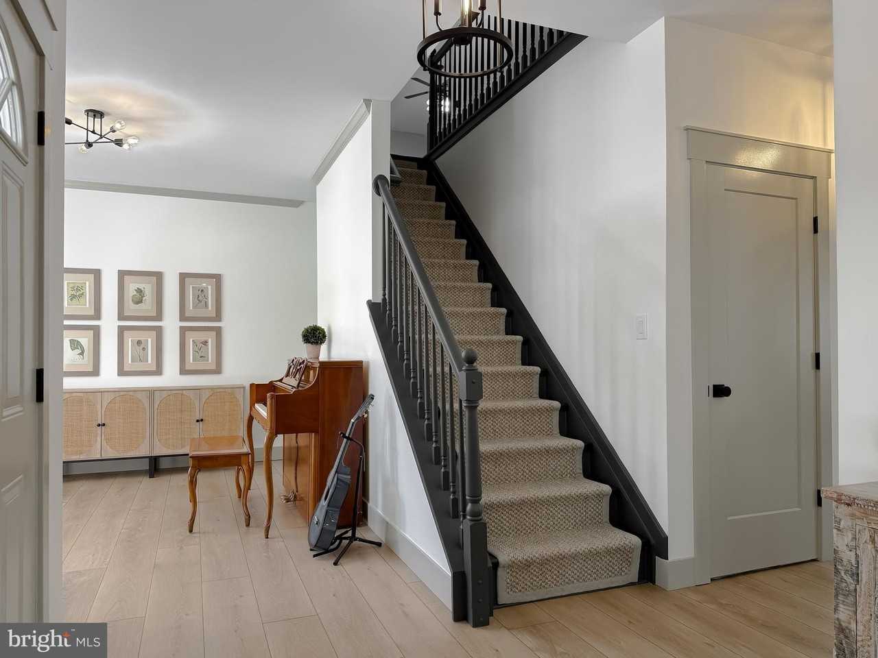 23185 Pembrook Dr - Photo 3 of 50