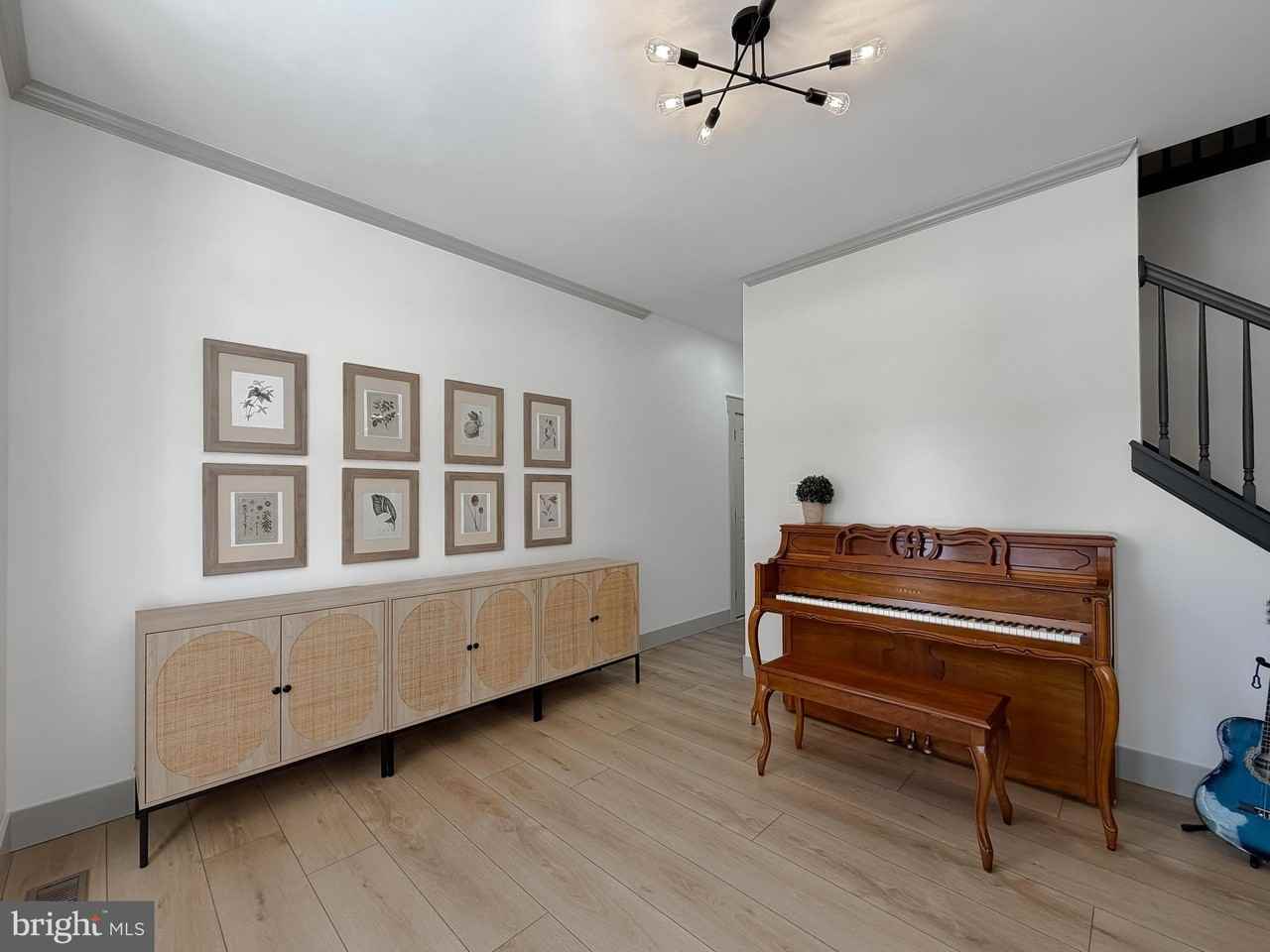 23185 Pembrook Dr - Photo 5 of 50