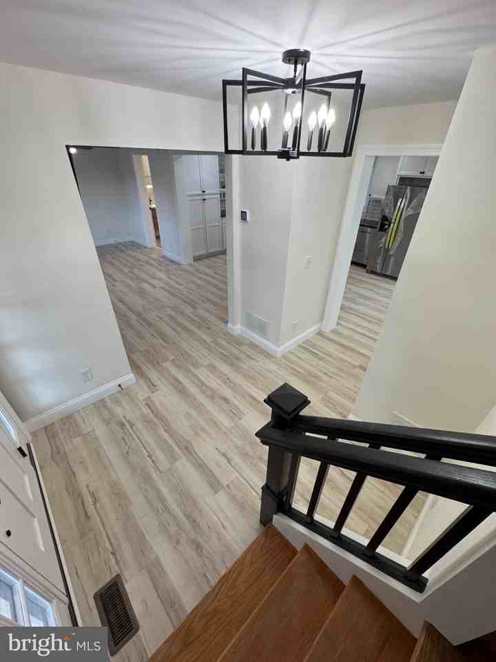 1140 Parkside Ave - Photo 4 of 27