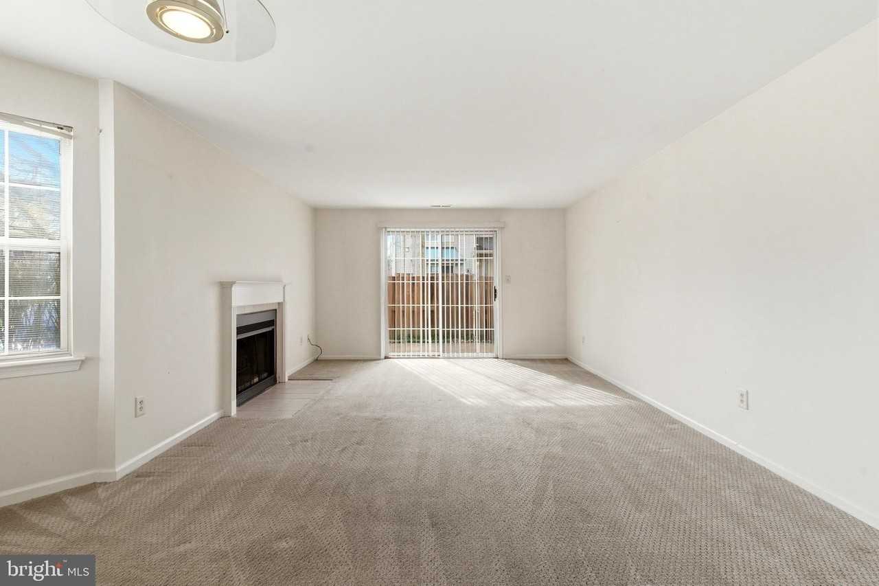 3403 Waltham Ct - Photo 6 of 28