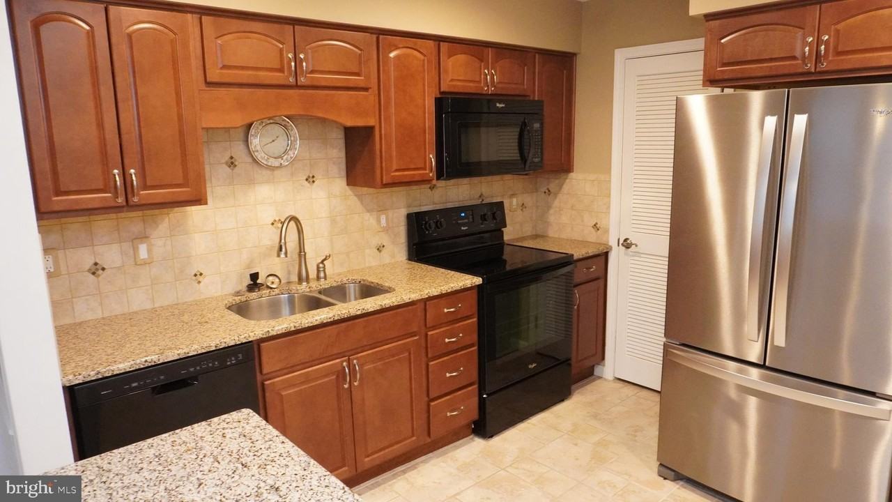 1211 Denby Ct - Photo 4 of 15