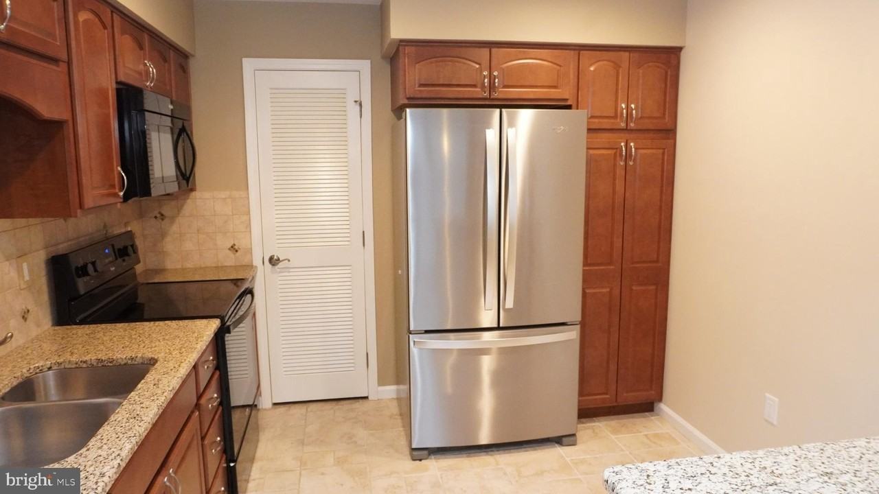 1211 Denby Ct - Photo 5 of 15